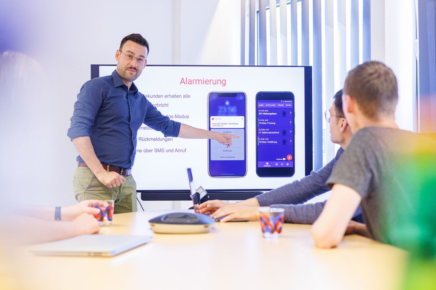 DIVERA 24/7 Konferenzraum - Präsentation